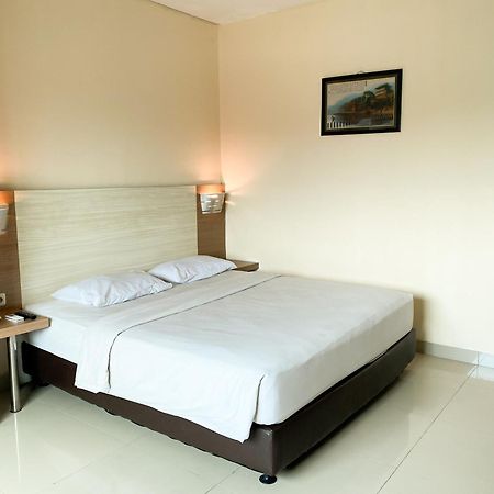 Winstar Hotel Pekanbaru Exterior photo