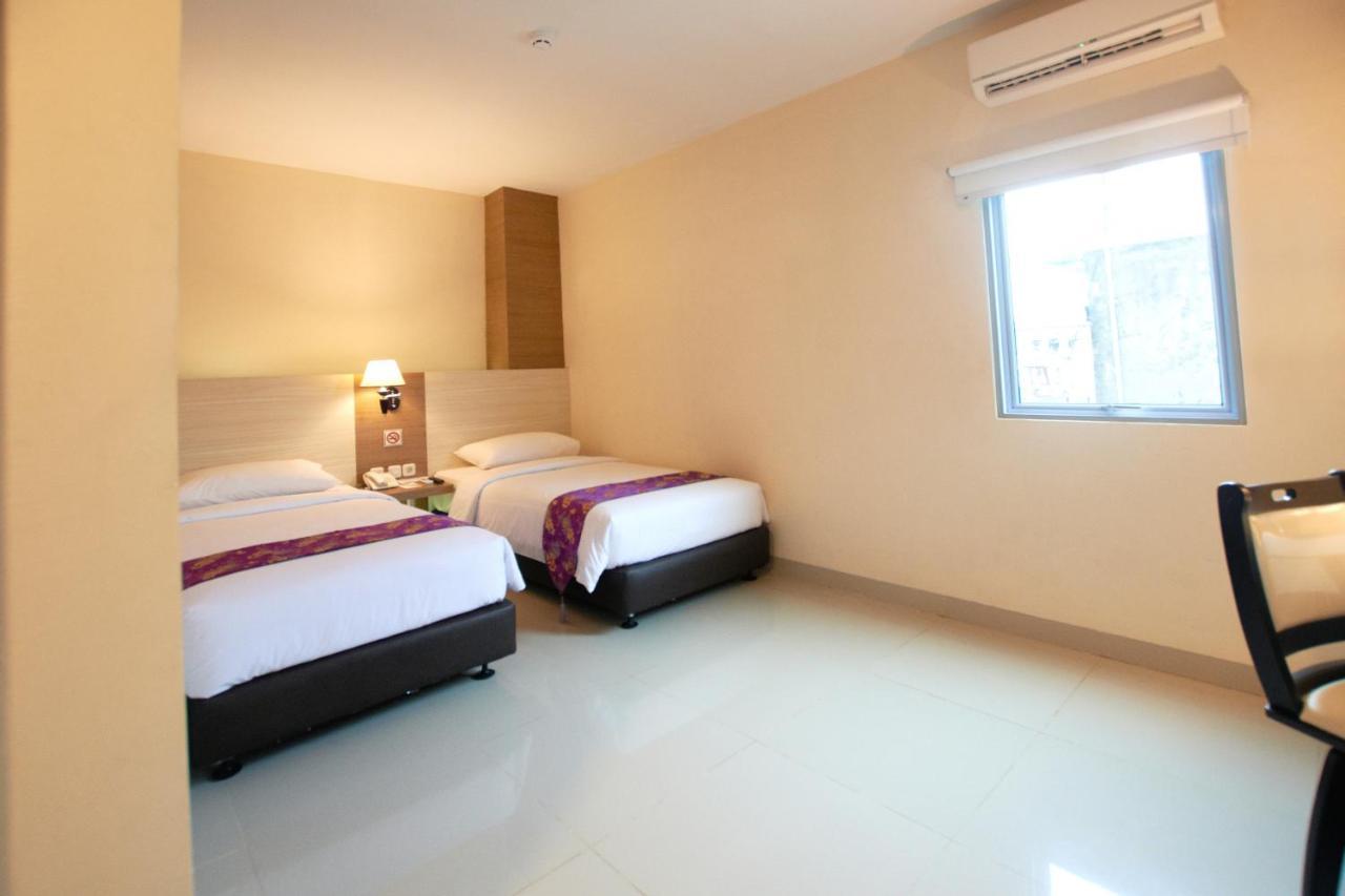 Winstar Hotel Pekanbaru Exterior photo