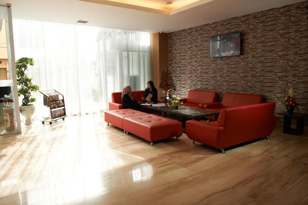 Winstar Hotel Pekanbaru Exterior photo