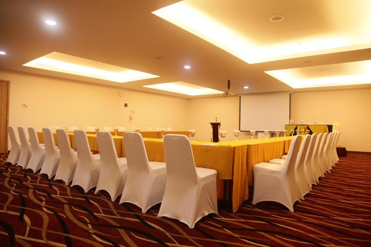 Winstar Hotel Pekanbaru Exterior photo