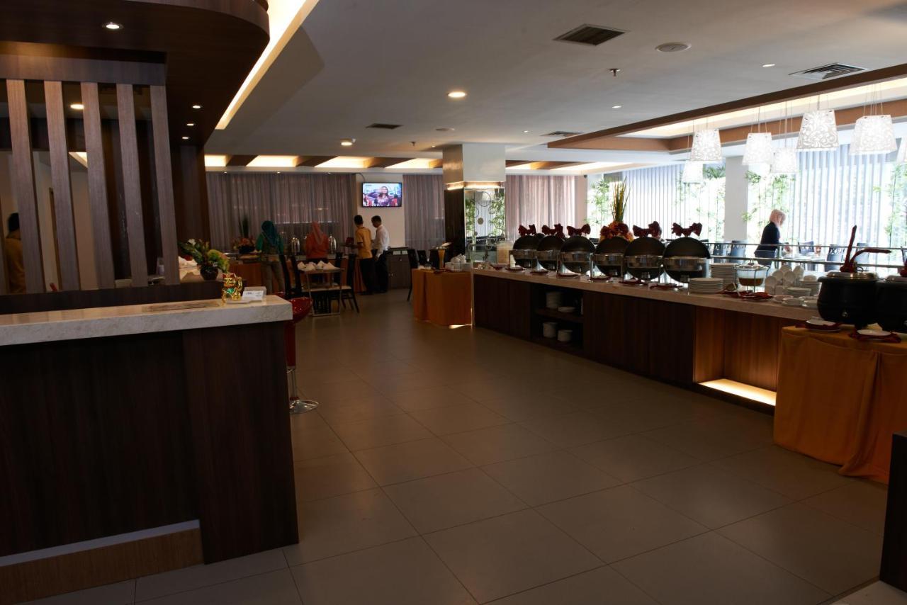 Winstar Hotel Pekanbaru Exterior photo