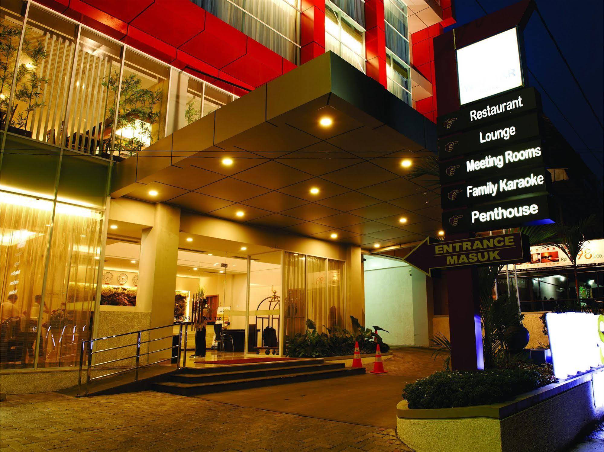 Winstar Hotel Pekanbaru Exterior photo