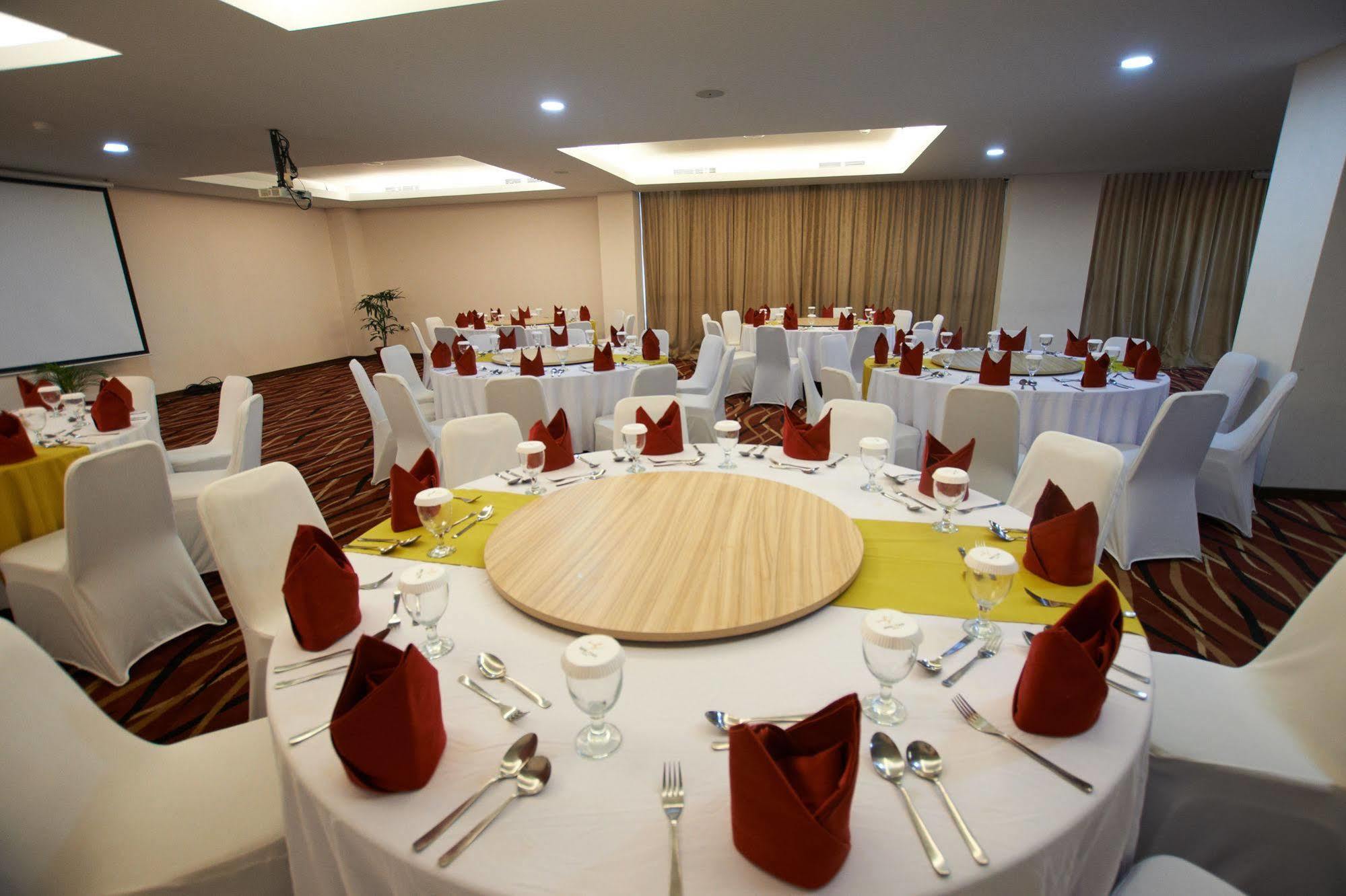 Winstar Hotel Pekanbaru Exterior photo