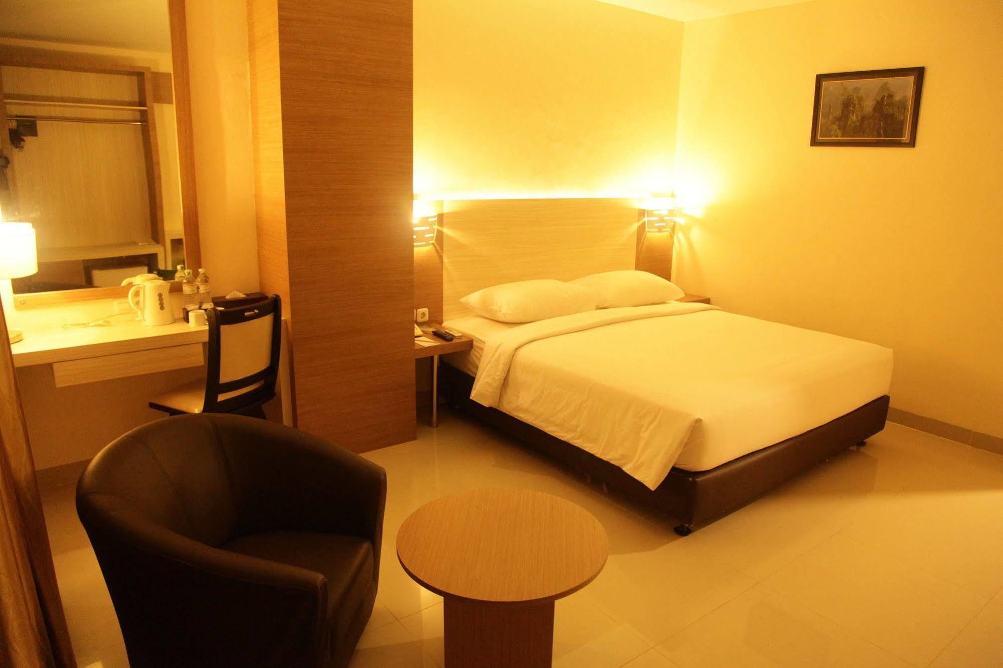 Winstar Hotel Pekanbaru Exterior photo